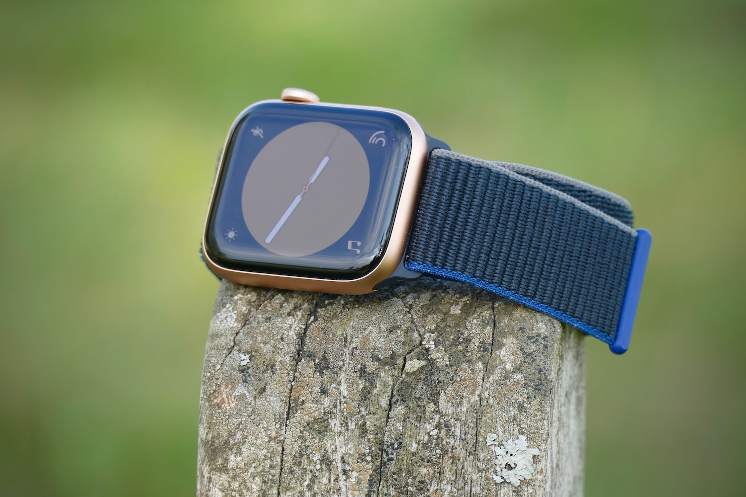 The front of the Apple Watch SE.