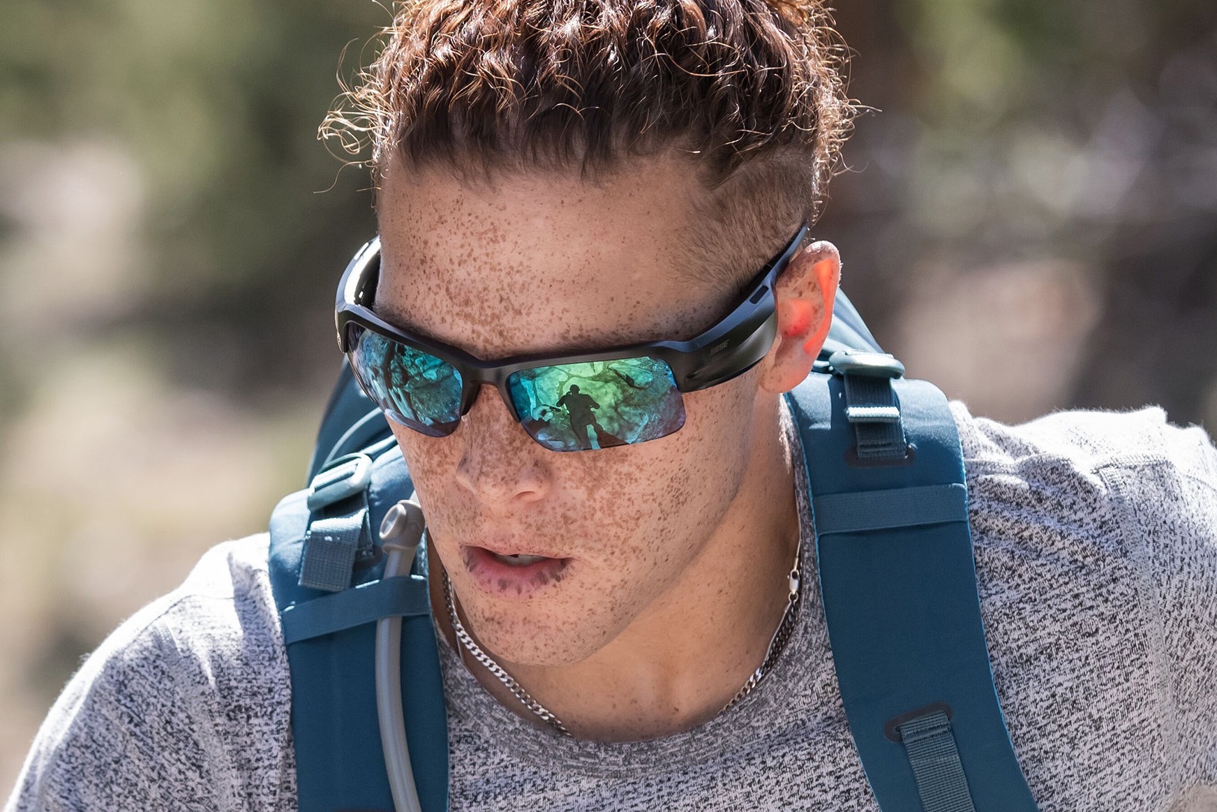 A man wearing the Bose Frames Tempo outdoors.