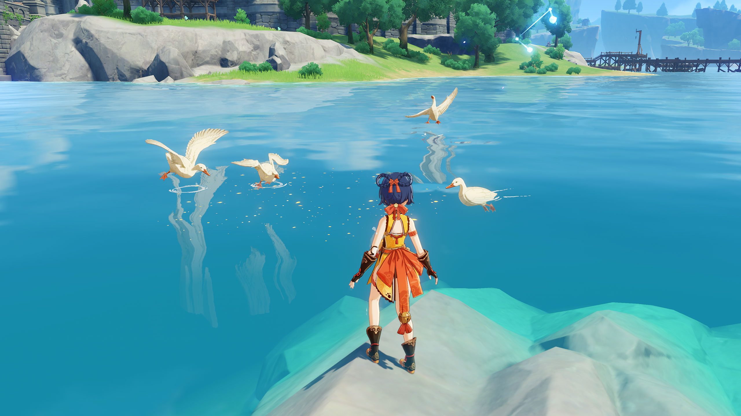 Jogador do Genshin Impact em pé sobre uma pedra em um lago.