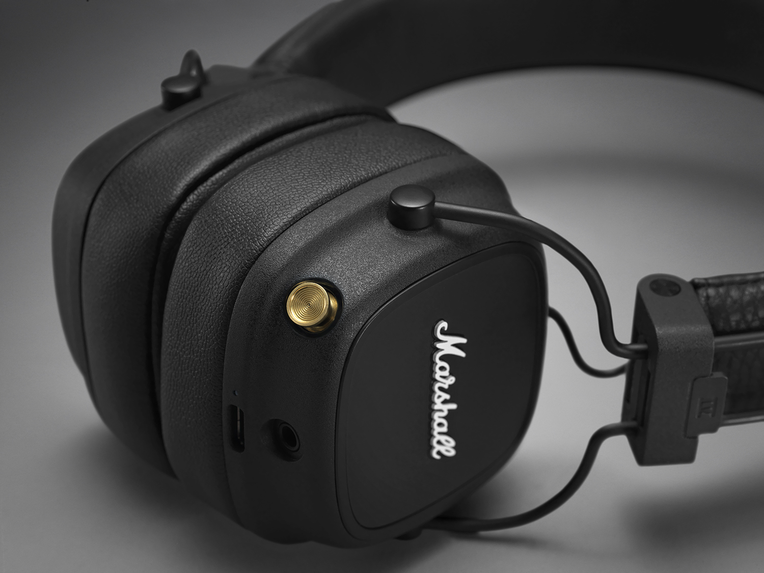 These New Voice-Controlled Marshall Headphones Can Play For 6o Hours On One  Battery Charge