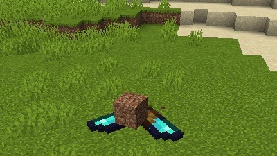 A "pickarang" flies back to the player with materials in the Quark Minecraft mod.