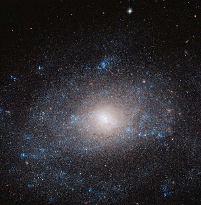 Hubble Captures a Galaxy That's Chock Full of Dark Matter | Digital Trends