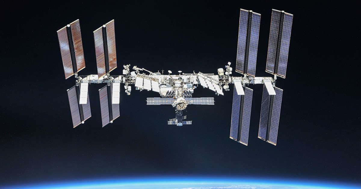 Watch an astronaut throw a bit of ISS trash into the abyss