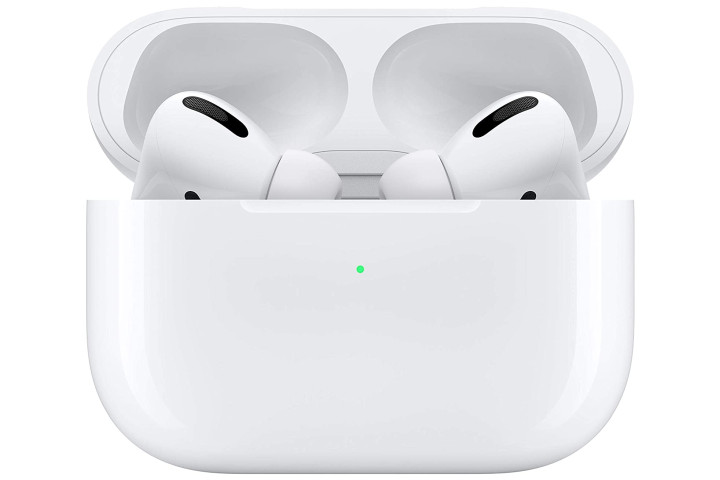 AirPods Pro اپل در جعبه شارژ بی سیم خود.