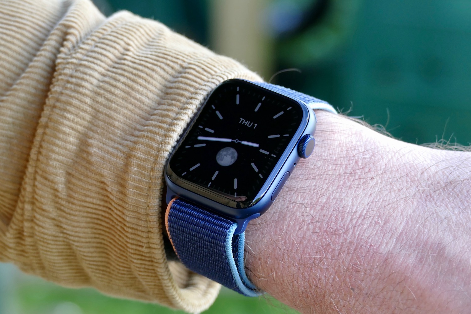 apple watch series 6 review california ambient face