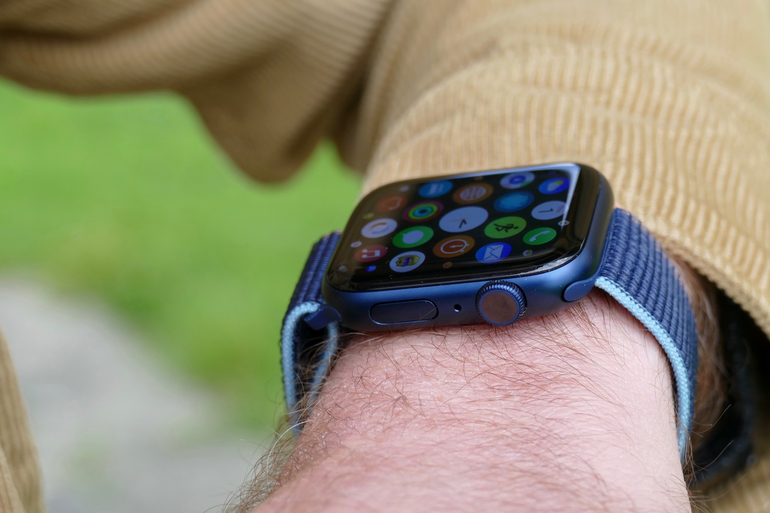 Apple Watch Series 6 Review: The Best Feature-Rich Watch | Digital