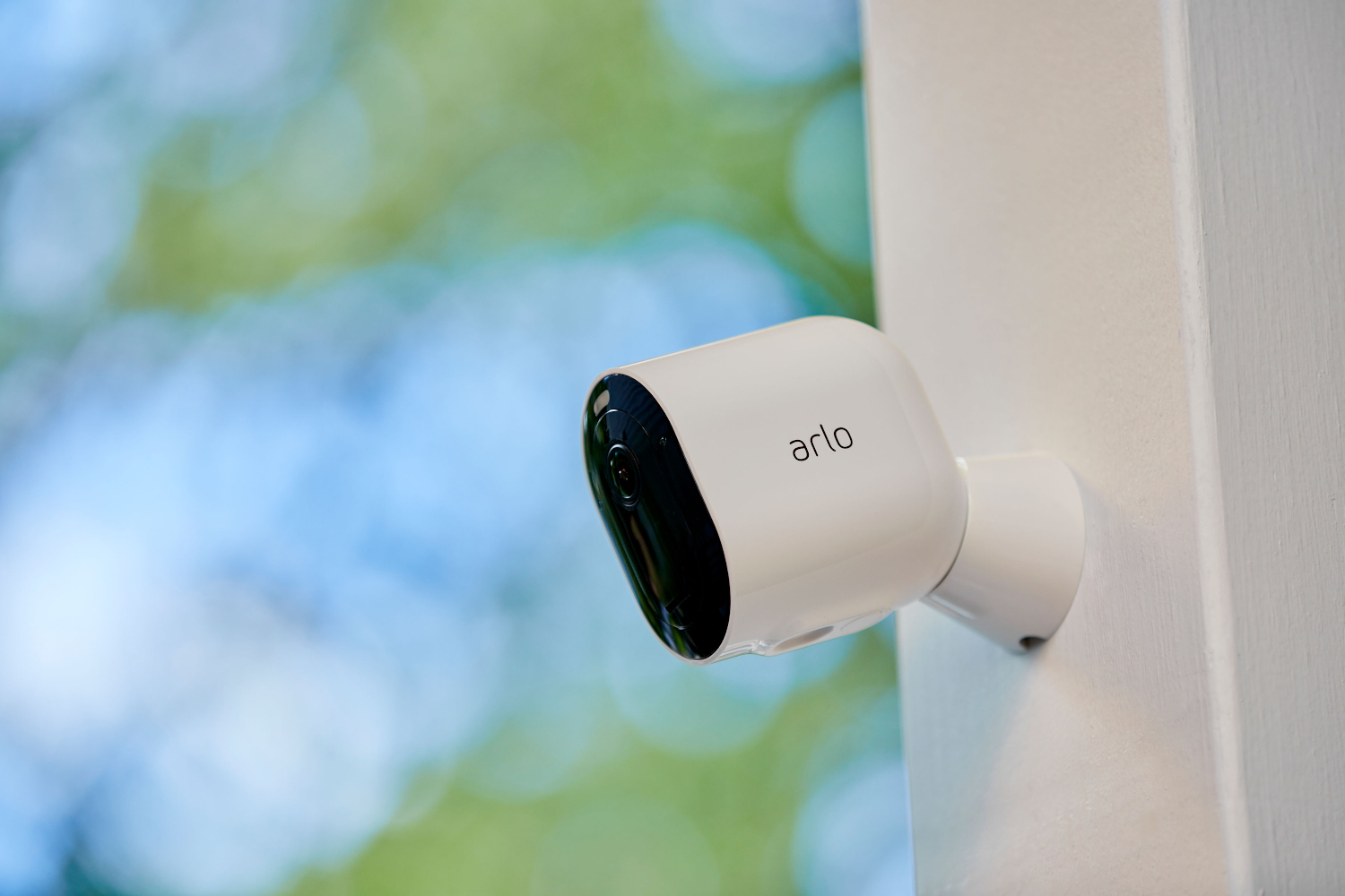 بسته دوربین امنیتی Arlo Pro 4 امروز بیش از ۵۰٪ تخفیف دارد
