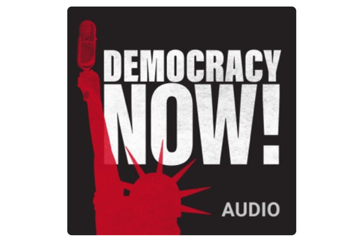لوگوی پادکست Democracy Now.