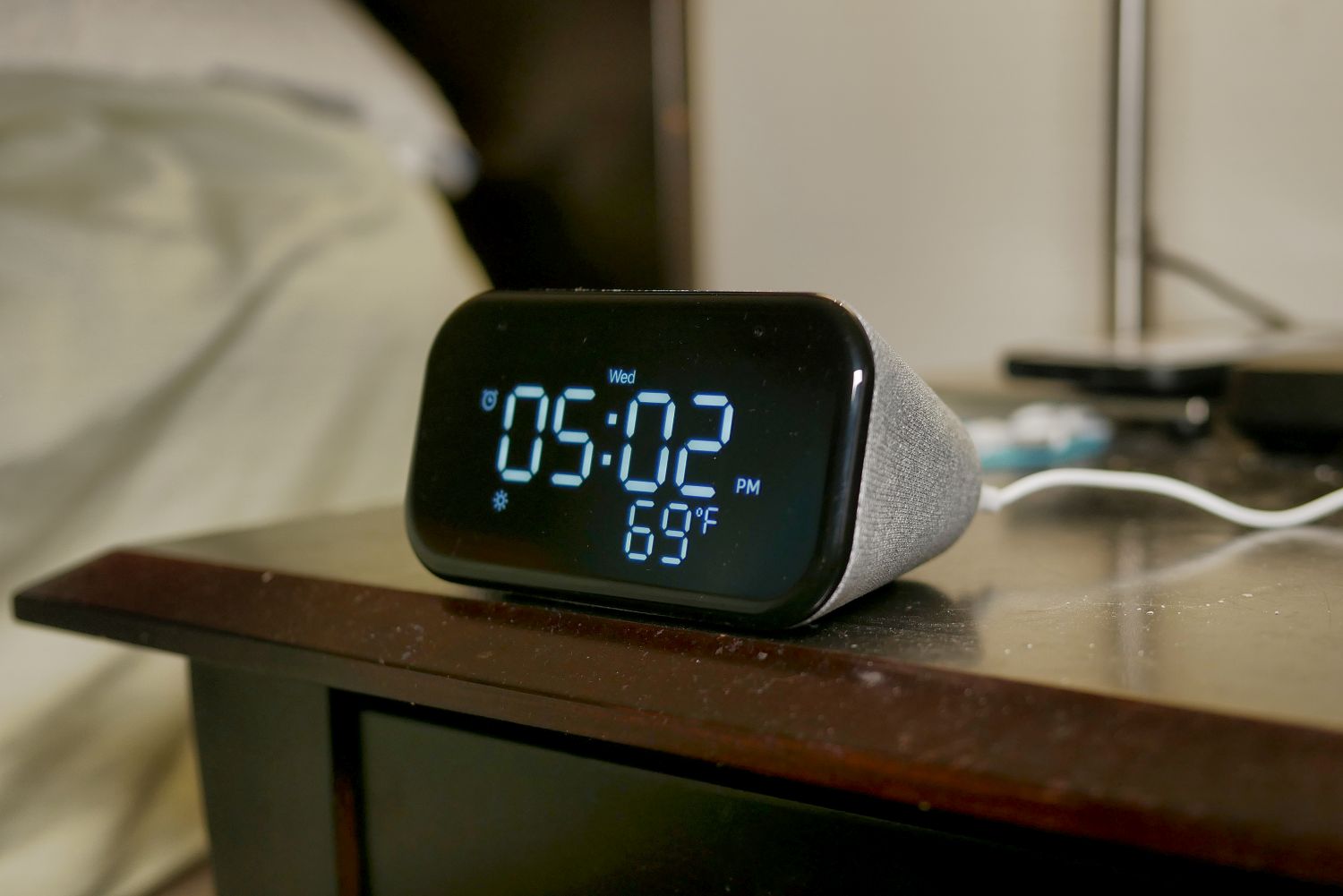 Lenovo Smart Clock Essential Review: Tech meets nostalgia | Digital Trends