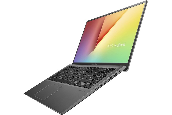 Il laptop Asus VivoBook 15 si apre su uno sfondo bianco.