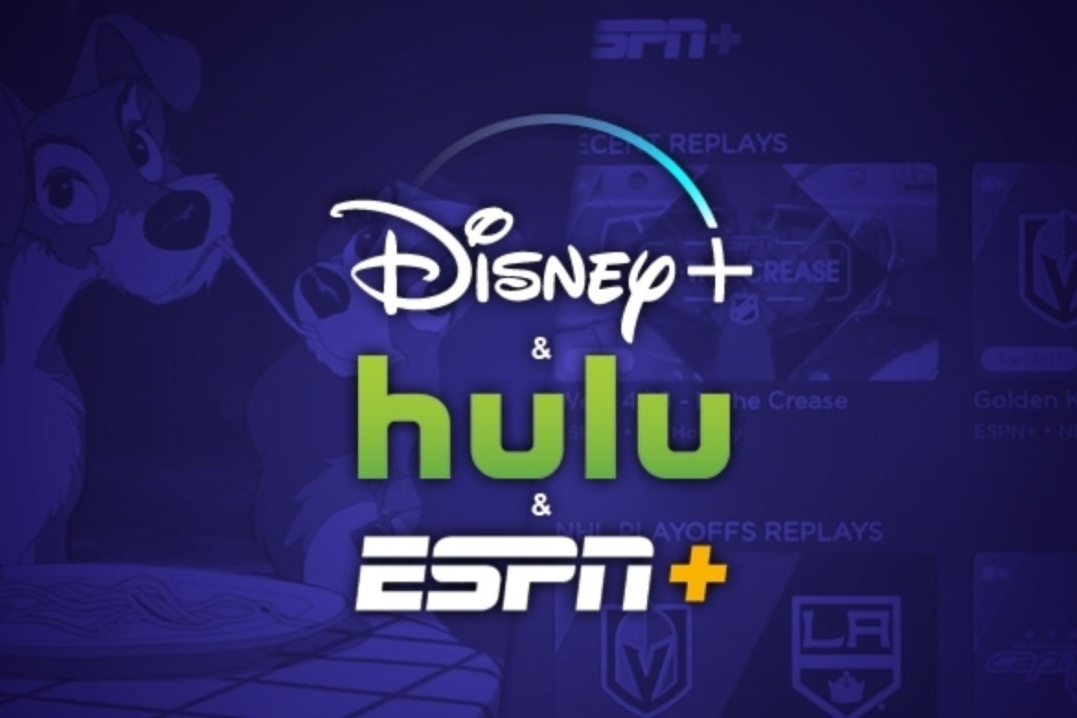 Los logotipos de Disney Plus, Hulu y ESPN Plus sobre un fondo morado.