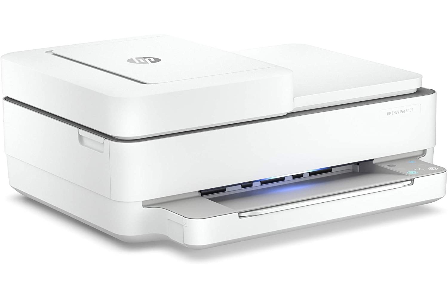 HP Envy 6455e ऑल-इन-वन प्रिंटर स्टैंडबाय पर, सफ़ेद बैकग्राउंड पर।