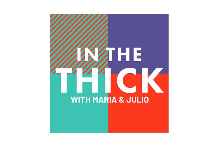 No logotipo do podcast The Thick.