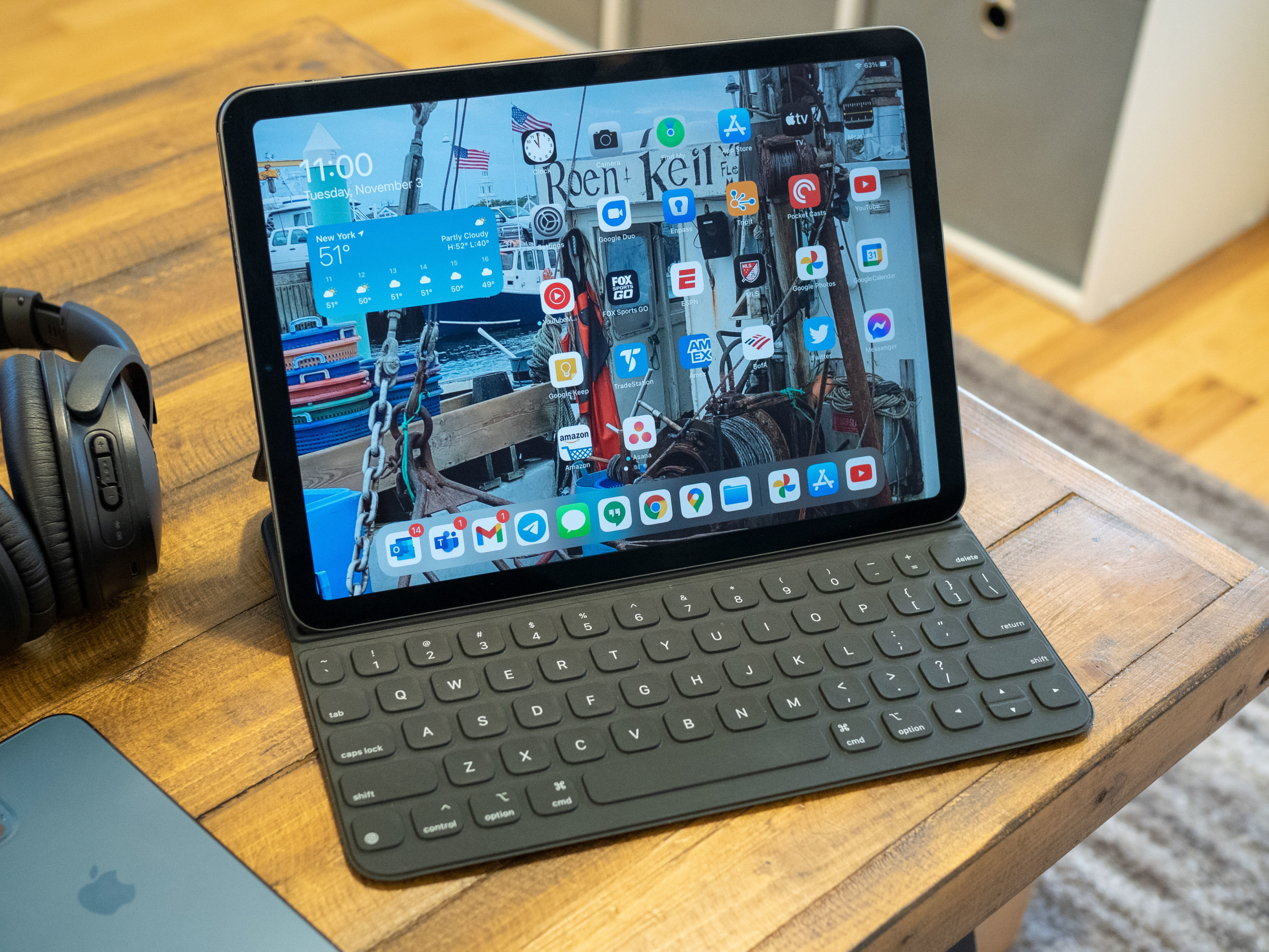 iPad Air 4 vs. iPad (2020): Do You Need to Spend More?