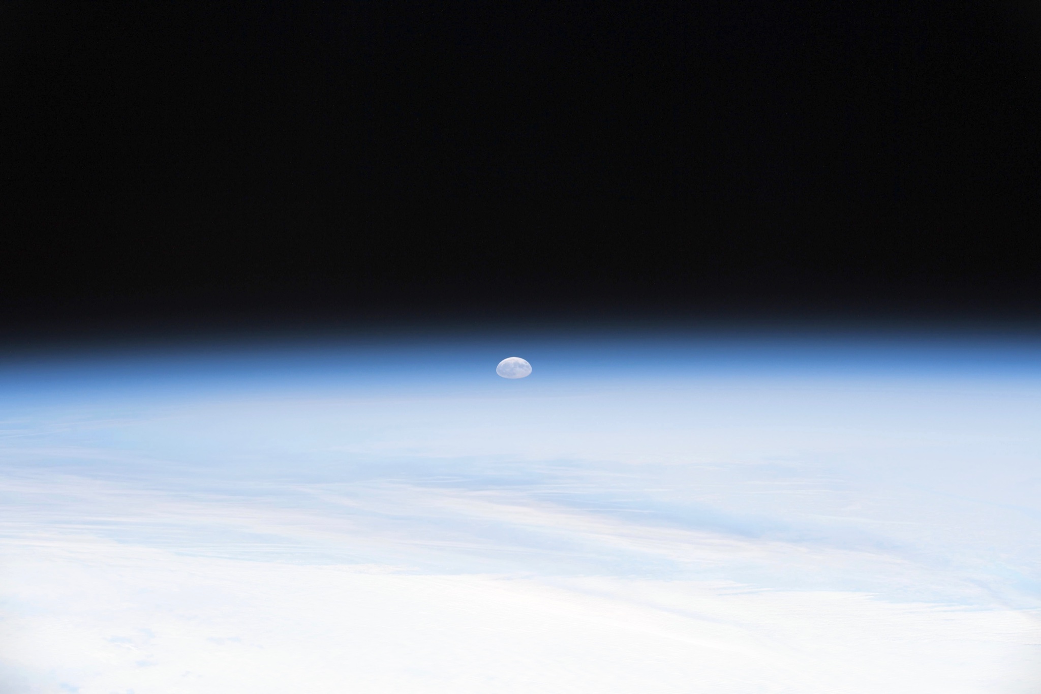 astronaut captures stunning moonrise from space station 2