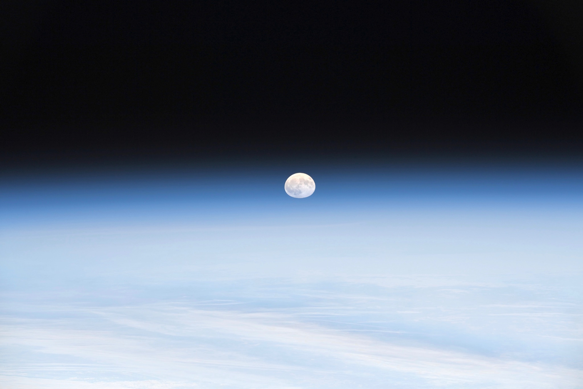 astronaut captures stunning moonrise from space station 3