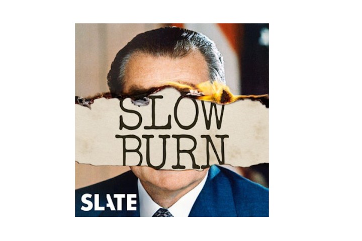 Logotipo do podcast político Slow Burn.