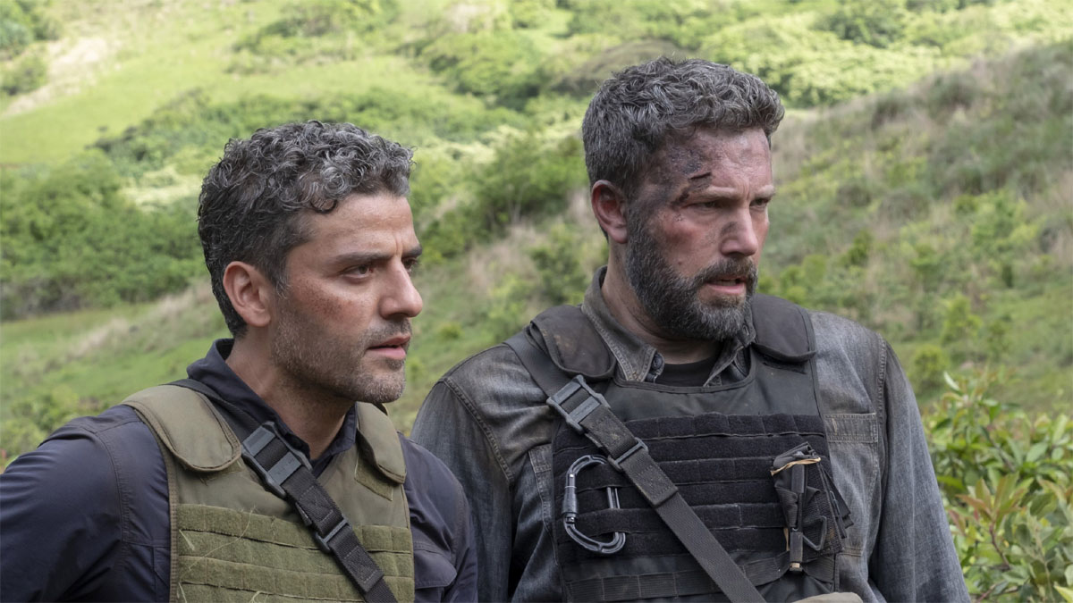 Oscar Isaac e Ben Affleck estão lado a lado como soldados na Tríplice Fronteira.