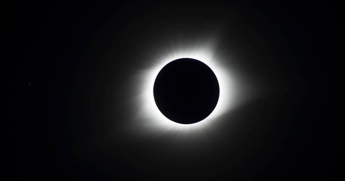 You are currently viewing How to watch a rare hybrid solar eclipse on Wednesday