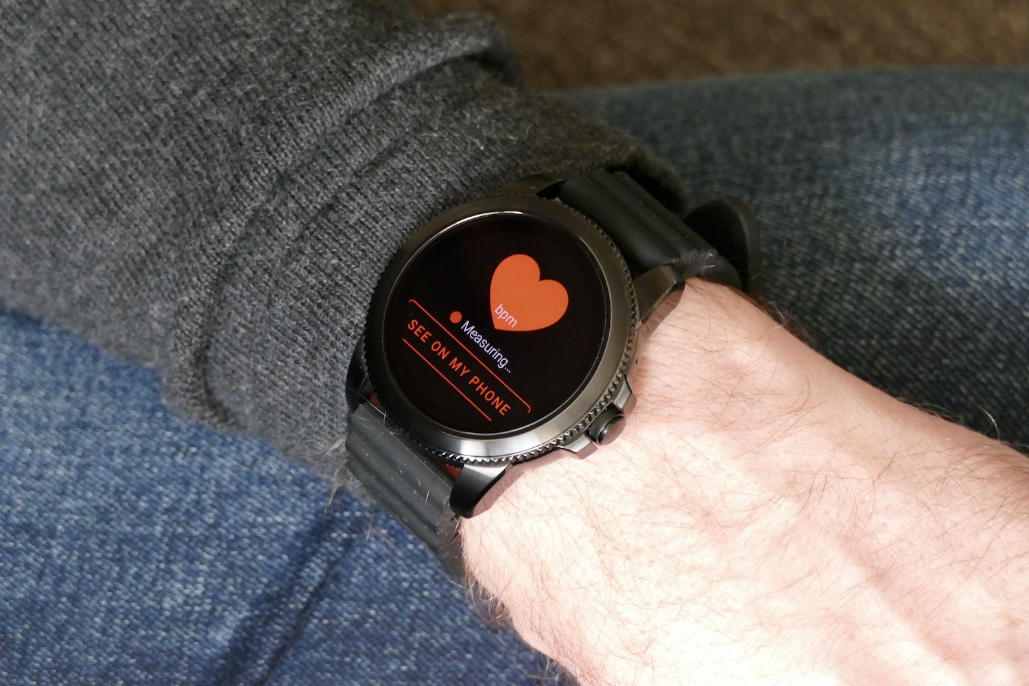 A person wearing the Fossil Gen 5e smartwatch.