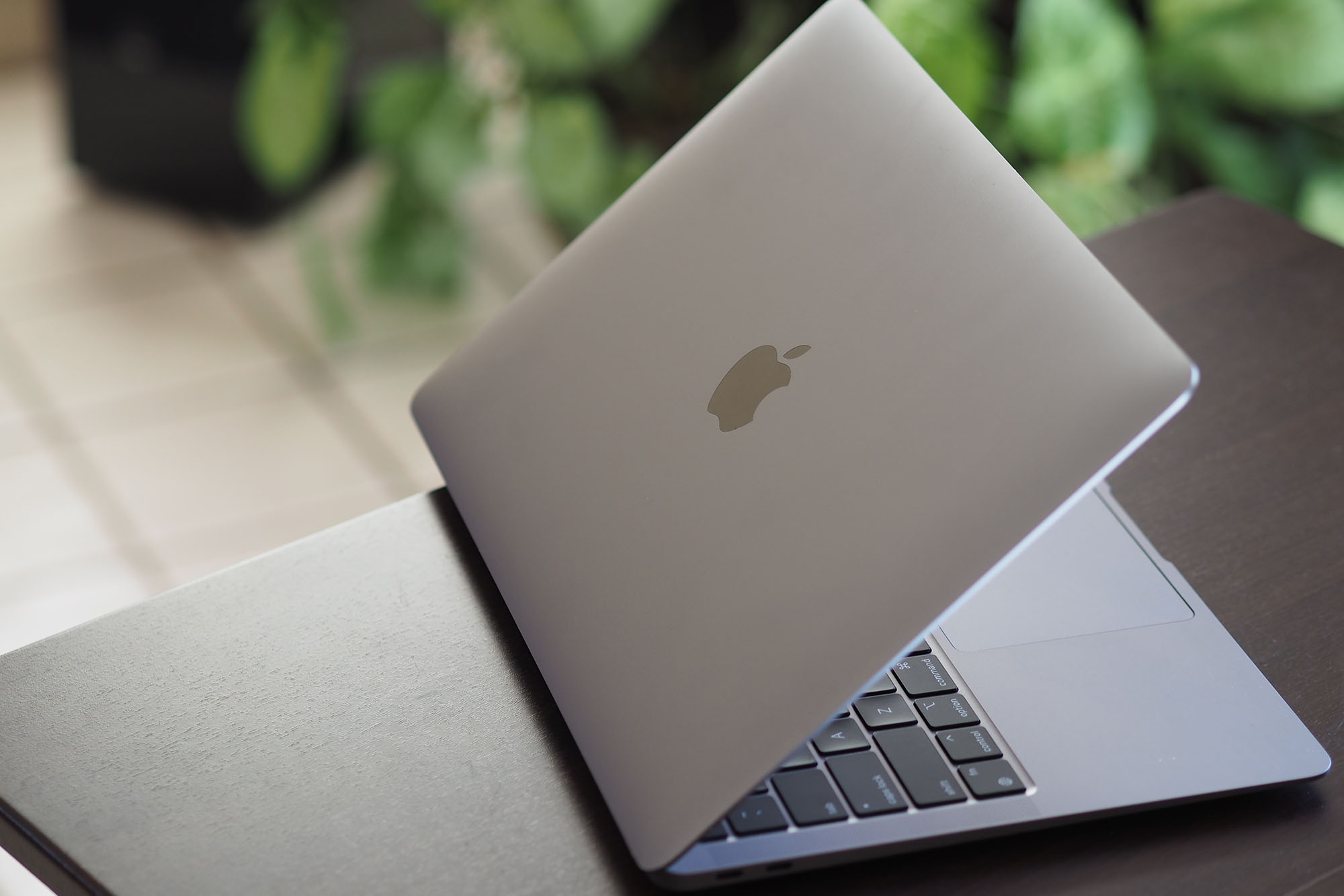 Apple MacBook Air 見 2018 スペースグレー 8GB/256GB