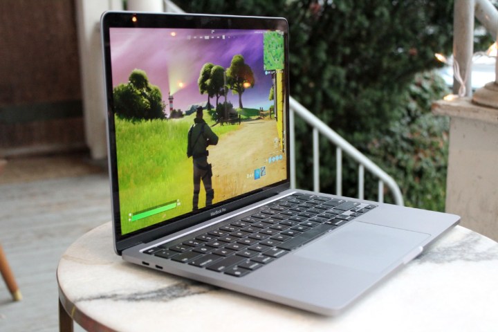 Fortnite работает на Macbook M1.
