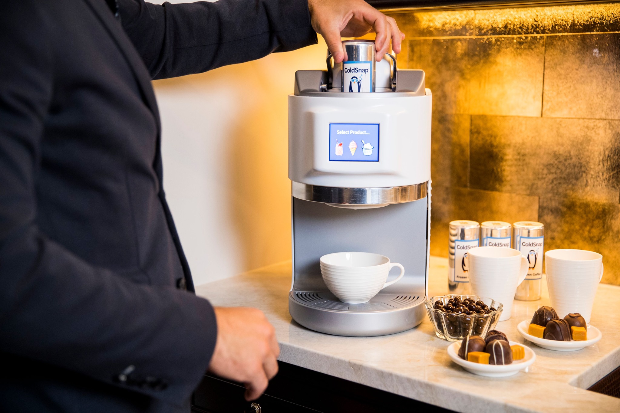 WiFi-Enabled Cocktail Machine Promises It Can Mix Drinks in Less Than Five  Seconds - Eater