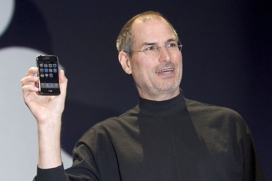 First-generation iPhone auctioned off for way more than an
iPhone 14