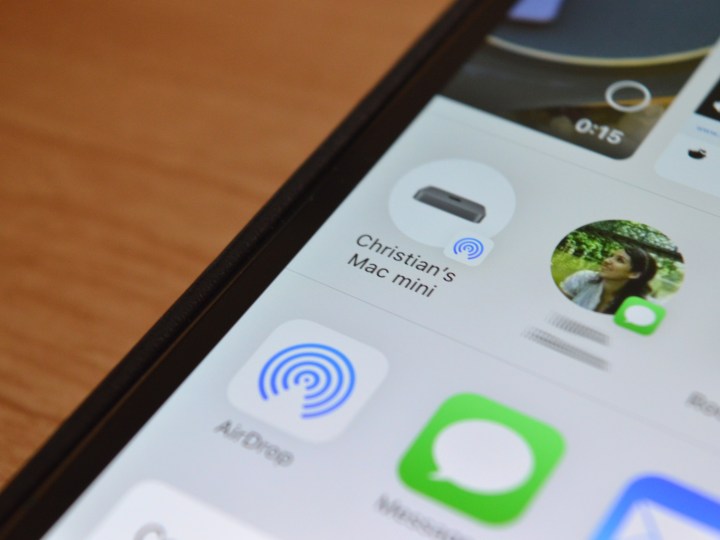 Opciones de AirDrop en un iPhone.