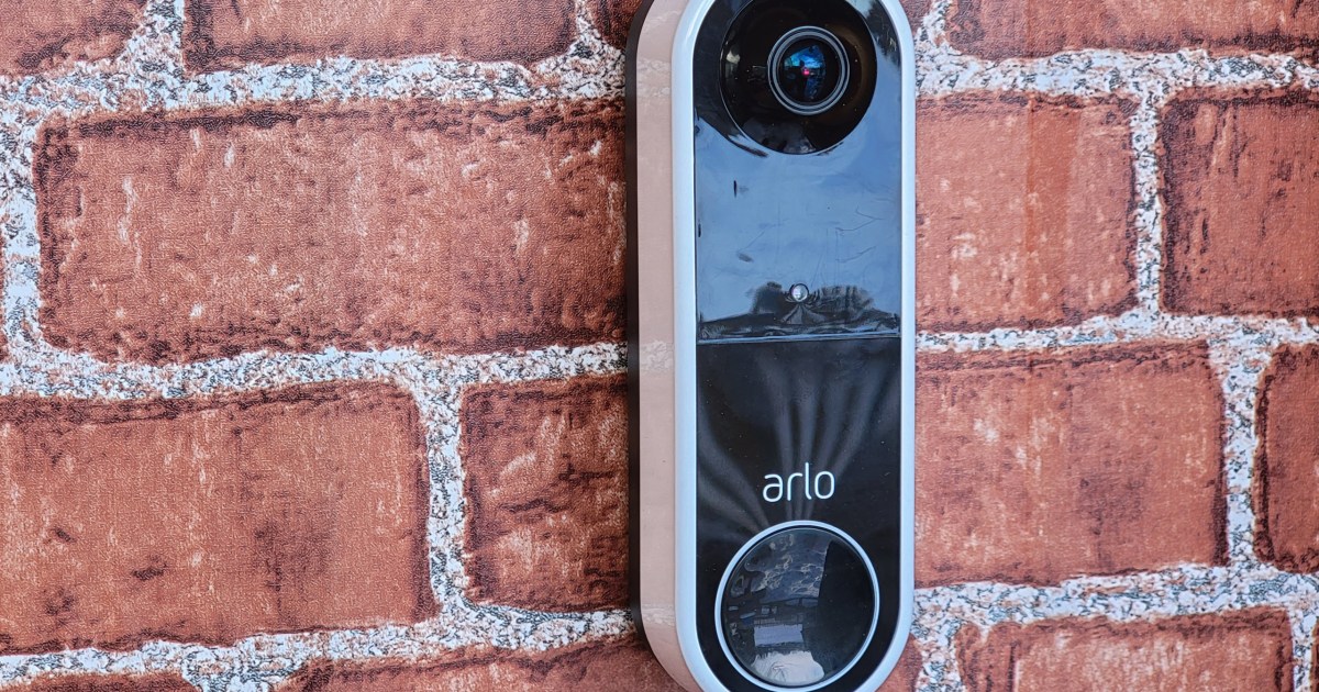 Arlo Essential Video Doorbell به تازگی قیمت آن از ۱۵۰ دلار به ۱۰۰ دلار کاهش یافته است.