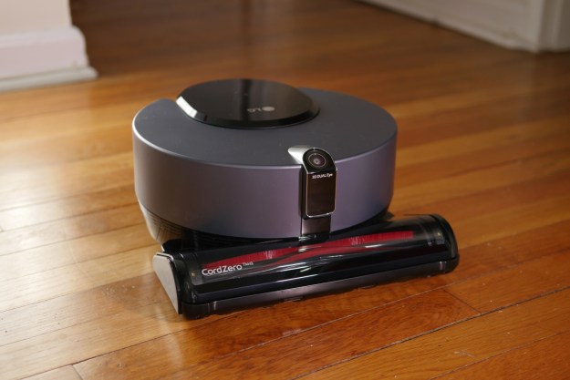 LG CordZero ThinQ Robot Vacuum angle shot