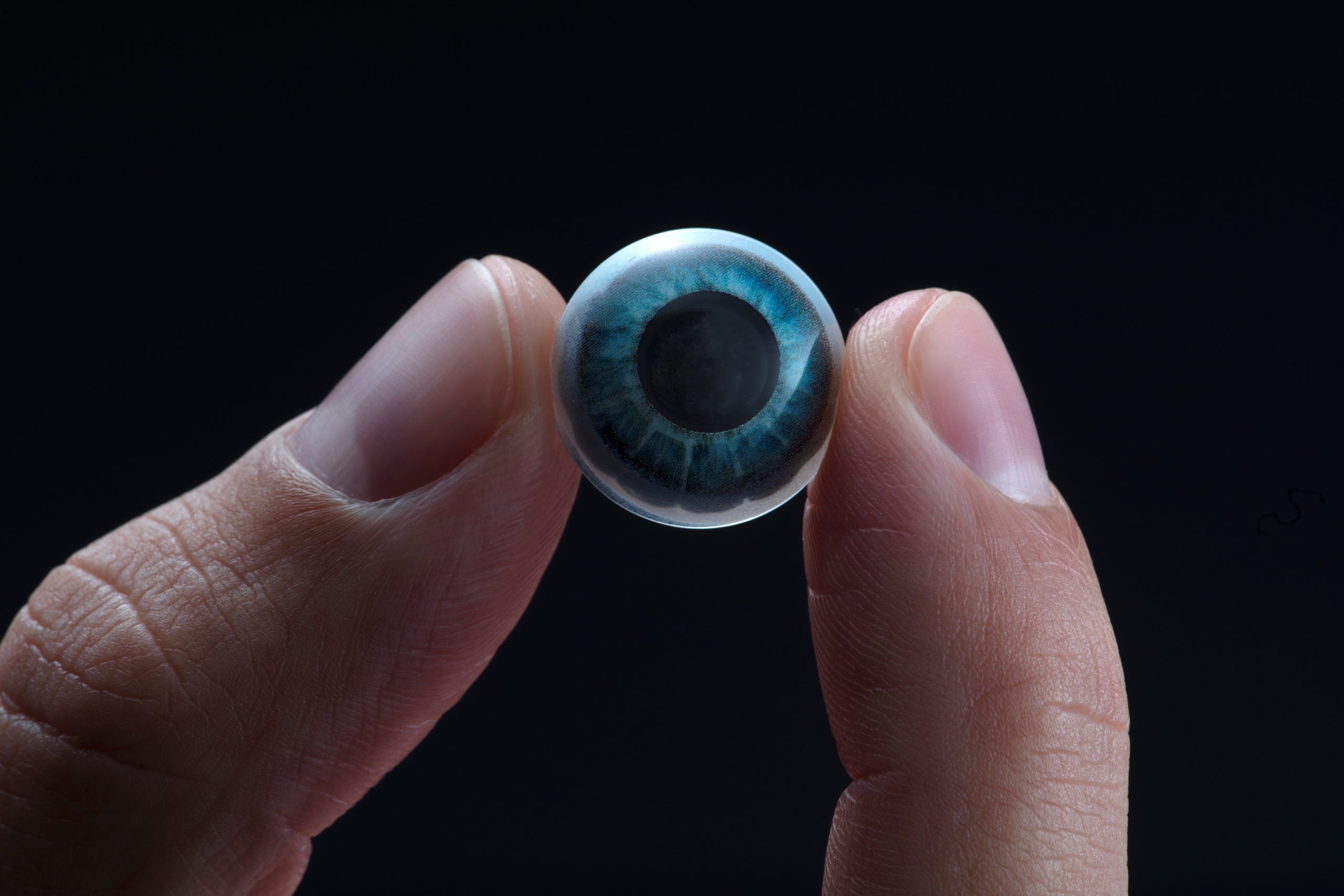 A contact lens from Mojo Vision promises augmented reality