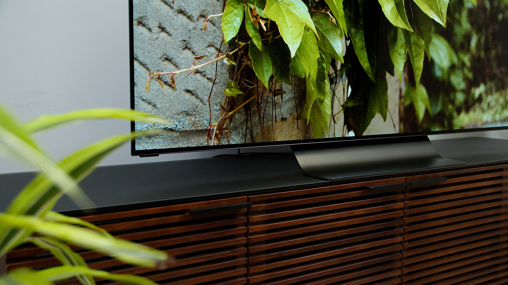 Vizio OLED 4K HDR TV Review (OLED65-H1) | OLED for Everyone | Digital ...