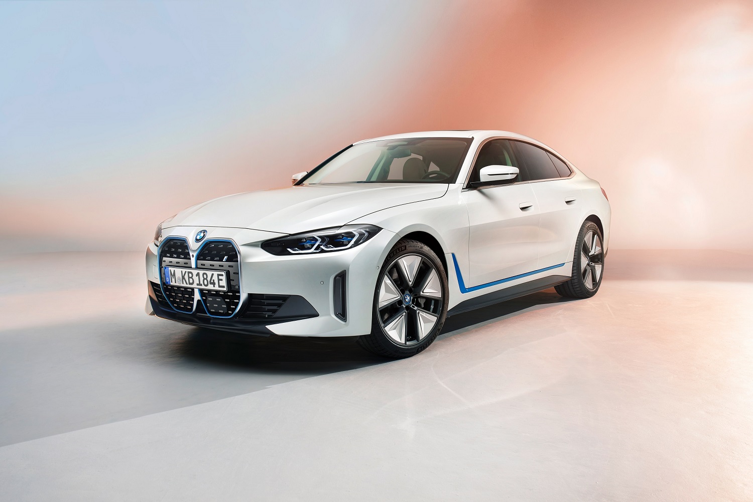 2022 bmw i4 electric sedan unveiled with 530 horsepower