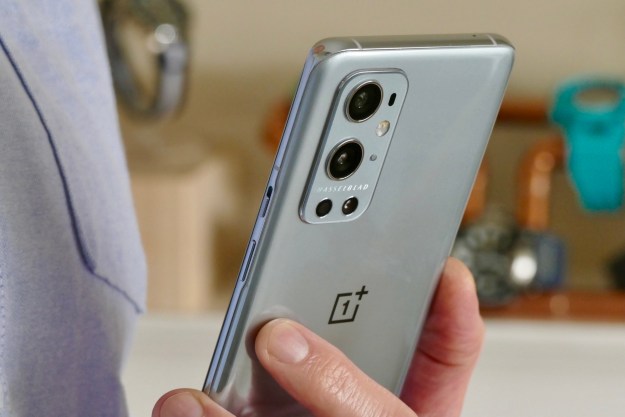 oneplus 9 pro review camera hand
