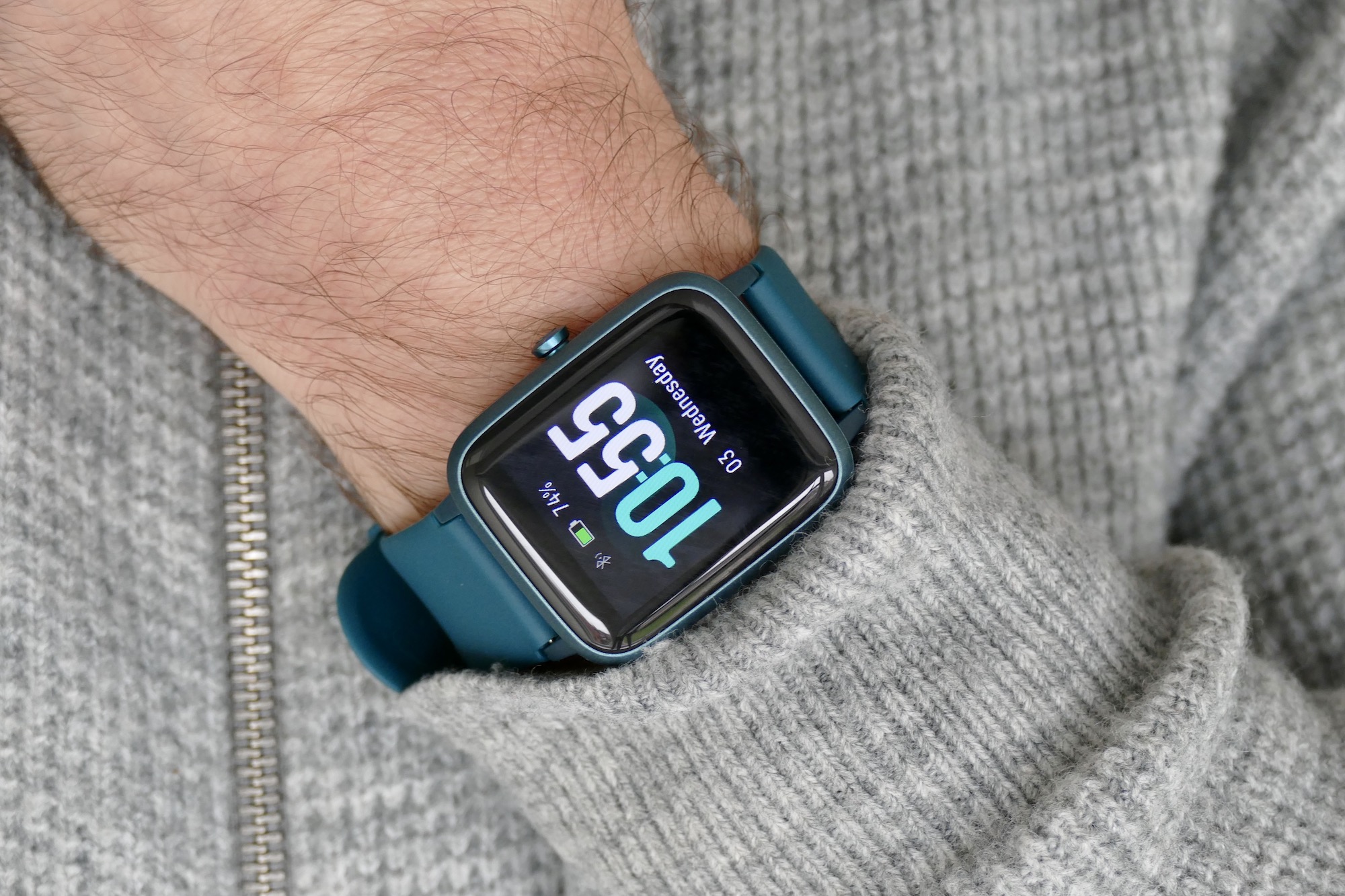 Top 10 Fitbit Versa 2 alternatives in similar price with comprehensive  health suite: Fossil Gen 6, Amazfit, more