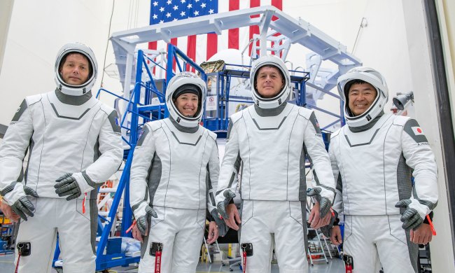 The crew for the second long-duration SpaceX Crew Dragon mission to the International Space Station, NASA’s SpaceX Crew-2, are pictured during a training session at the SpaceX training facility in Hawthorne, California. From left are, Mission Specialist Thomas Pesquet of the (ESA (European Space Agency); Pilot Megan McArthur of NASA; Commander Shane Kimbrough of NASA; and Mission Specialist Akihiko Hoshide of the Japan Aerospace Exploration Agency.