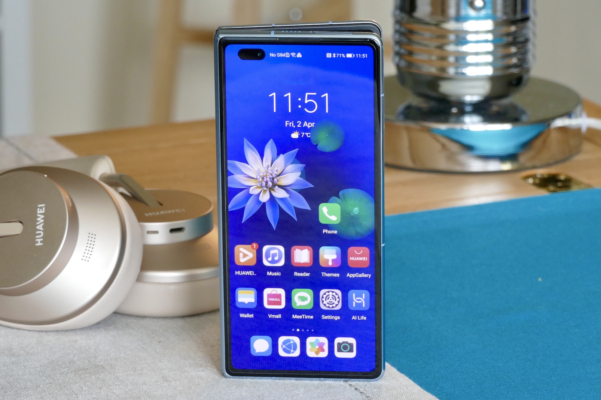 huawei mate x2 hands on features price photos release date screen closed
