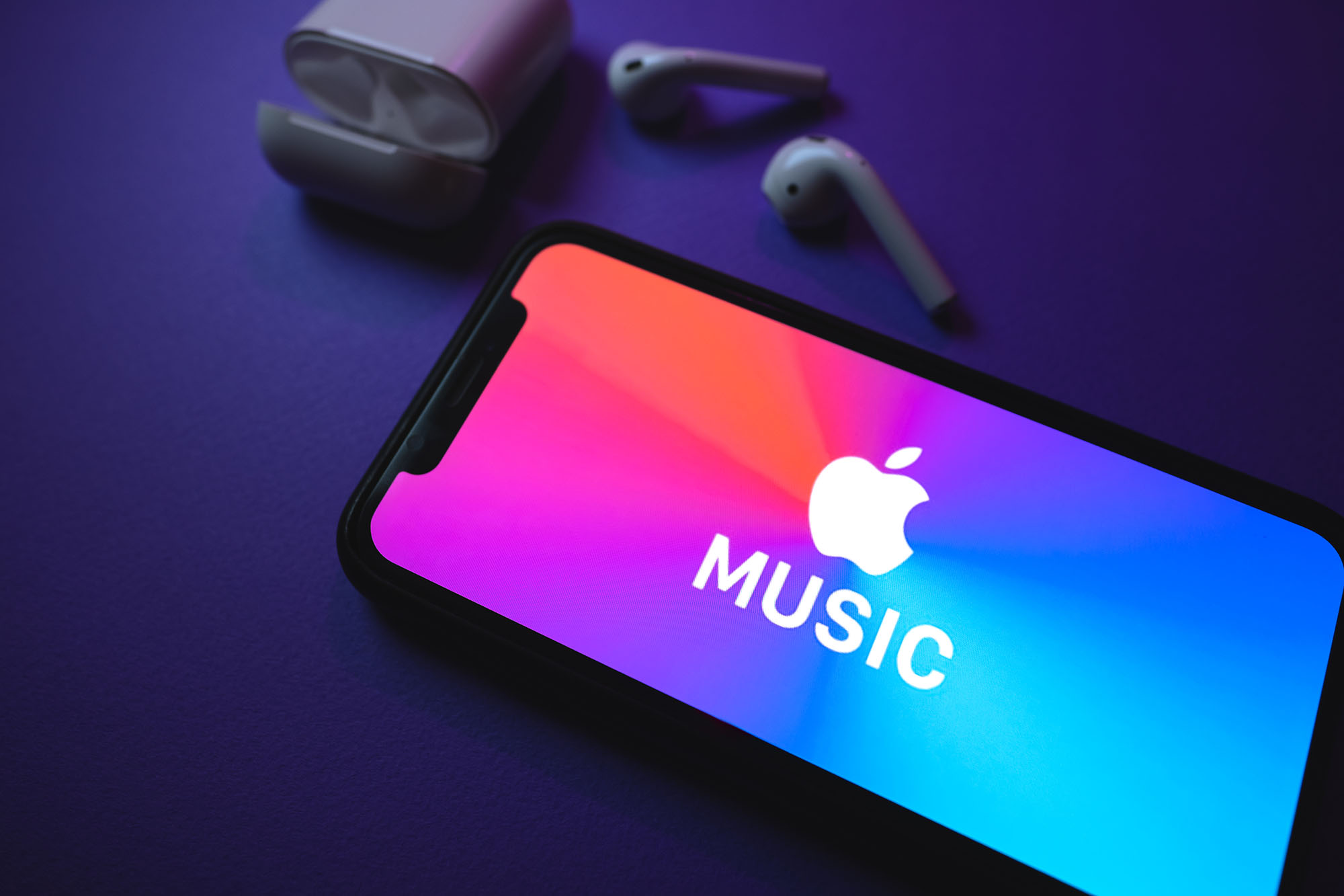 لوگوی Apple Music در گوشی هوشمند.