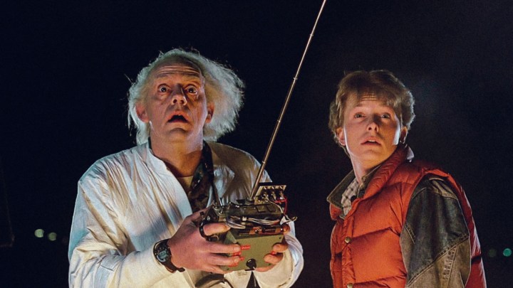 Christopher Lloyd e Michael J. Fox em De Volta para o Futuro.