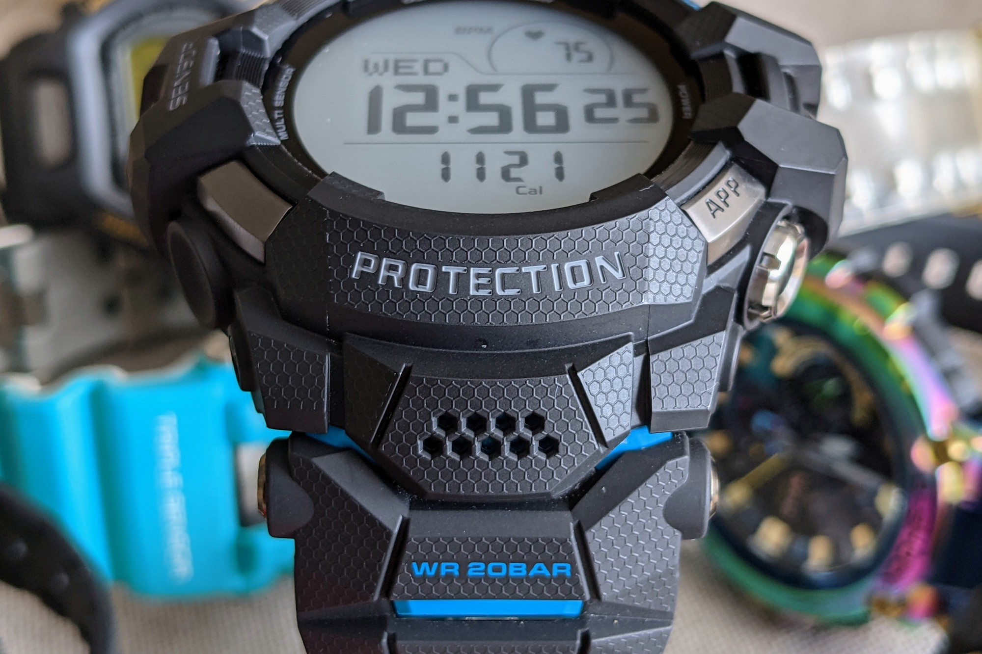 casio g shock gsw h1000 smartwatch review front pattern