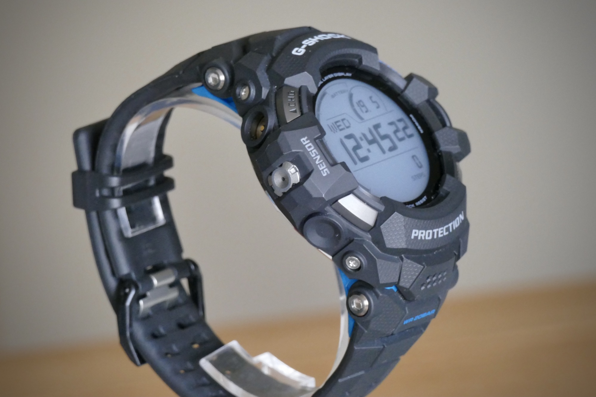 casio g shock gsw h1000 smartwatch review sensor side