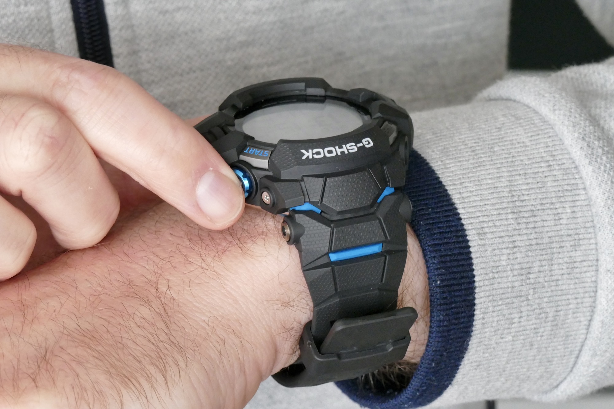 casio g shock gsw h1000 smartwatch review wrist start button