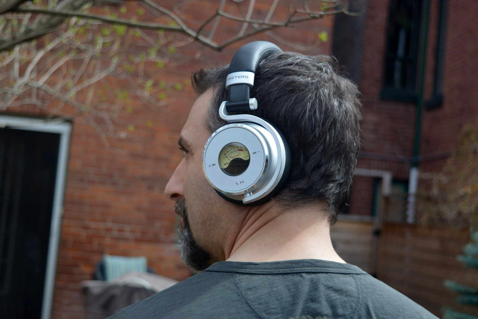 Vaardig meditatie Autonoom Meters Headphones Review: Analog Style, Digital Fidelity | Digital Trends