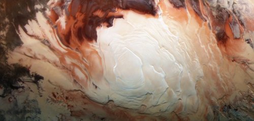 The bright white region of this image shows the icy cap that covers Mars’ south pole, composed of frozen water and frozen carbon dioxide. ESA’s Mars Express imaged this area of Mars on Dec. 17, 2012, in infrared, green and blue light, using its High Resolution Stereo Camera.