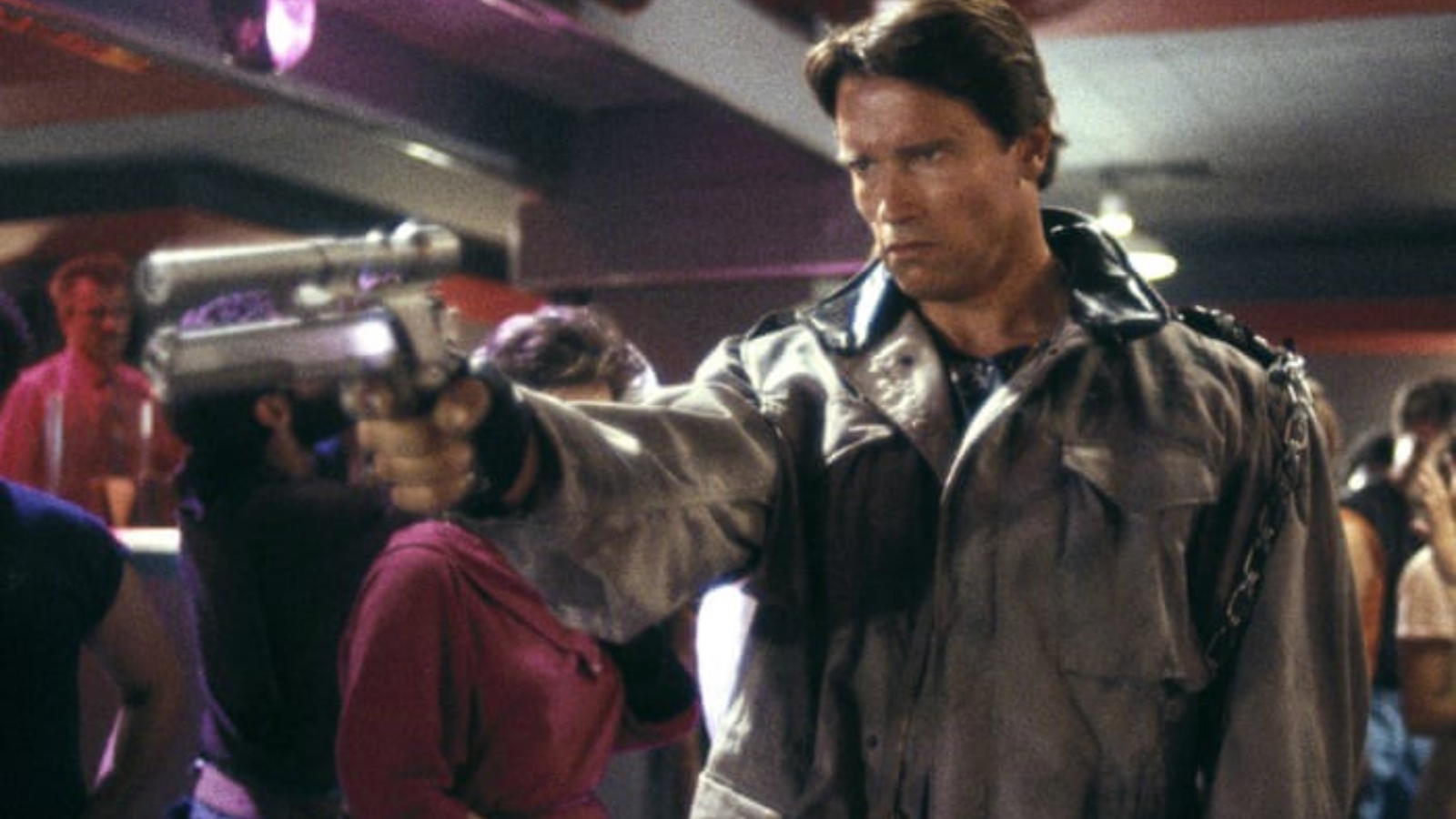 Arnold Schwarzenegger em O Exterminador do Futuro.