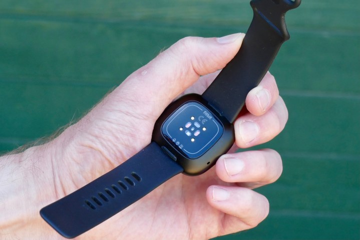 Fitbit Versa 3 heart rate sensor
