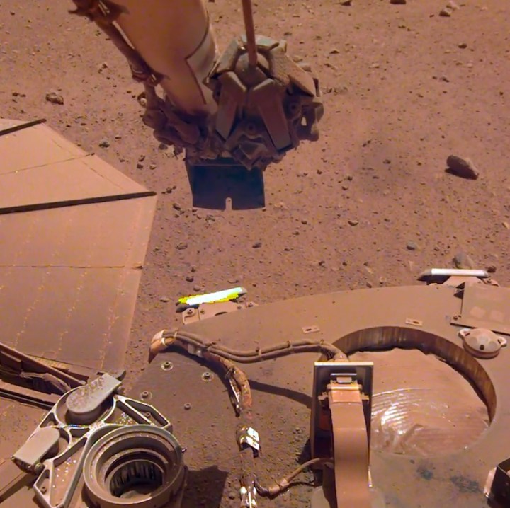 To clean a bit of dust from one of its solar panels, NASA’s InSight lander trickled sand above the panel. The wind-borne sand grains then picked up some dust on the panel, enabling the lander to gain about 30 watt-hours of energy per sol on May 22, 2021, the 884th Martian day of the mission.