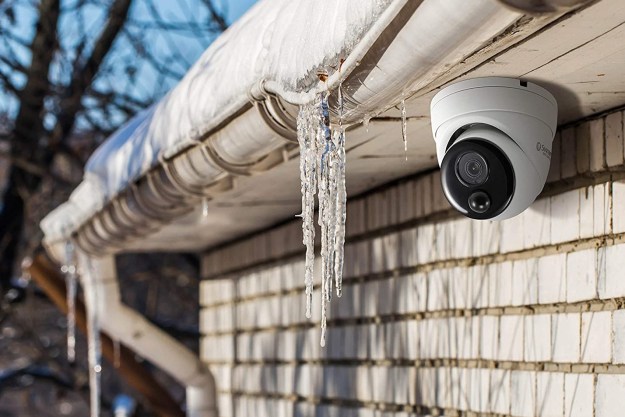 Swann 4K Thermal Sensing Security Camera outside in the winter.