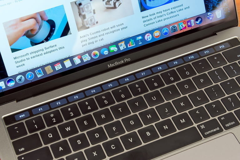 el nuevo macbook pro podría dejar caer la controvertida barra táctil en